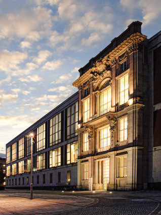 Schlossplatz 1 building