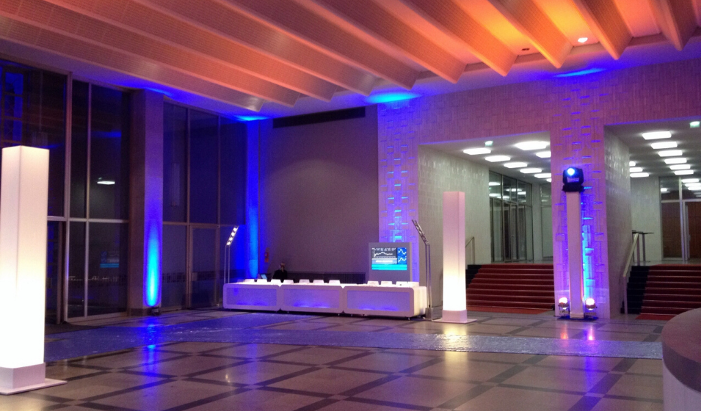 ESMT Berlin Foyer Light Columns